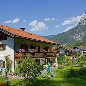 gastehaus-kurparkfrieden-mittenwald.com-bavaria.com/